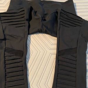 Black moto Capri